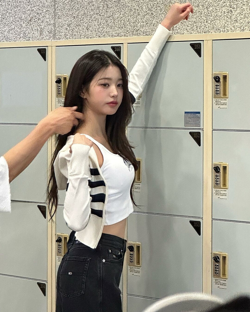 240927 - WONYOUNG Instagram Update documents 1