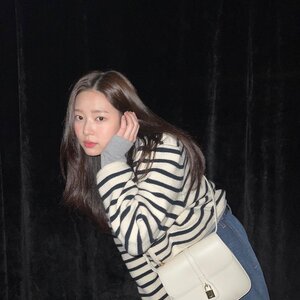 211130 Kim Minju Instagram Update