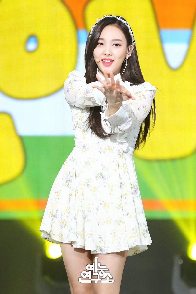 180421 TWICE Nayeon - 'What is Love?' at Music Core documents 2