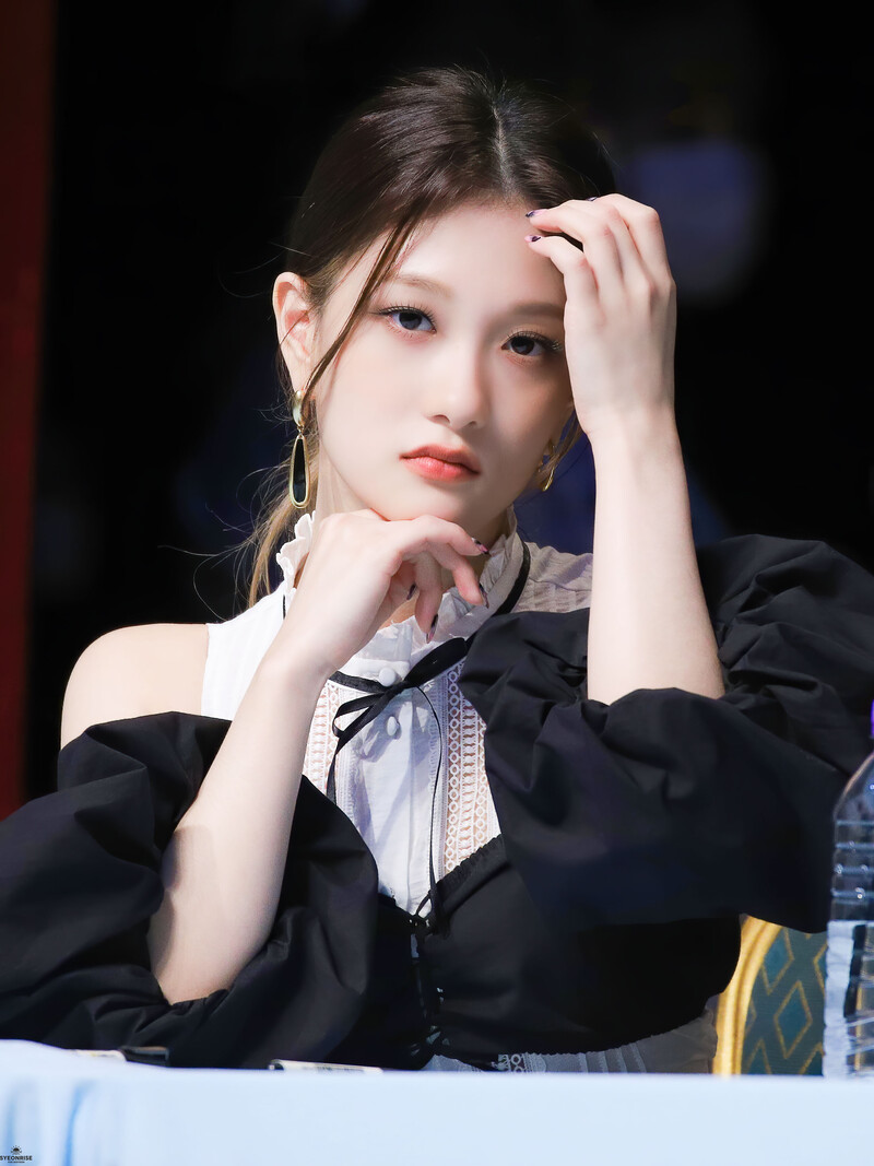 210605 fromis_9 Seoyeon documents 3