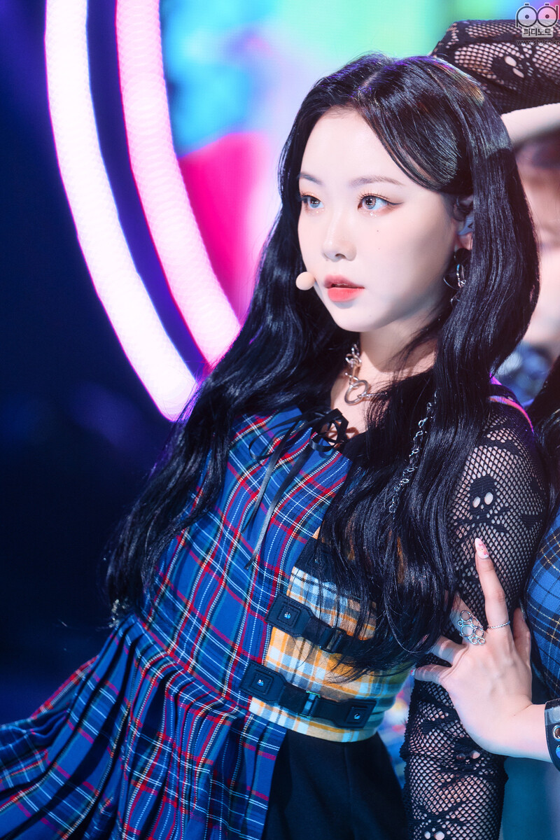 220313 Billlie Suhyeon - 'GingaMingaYo' at Inkigayo documents 3