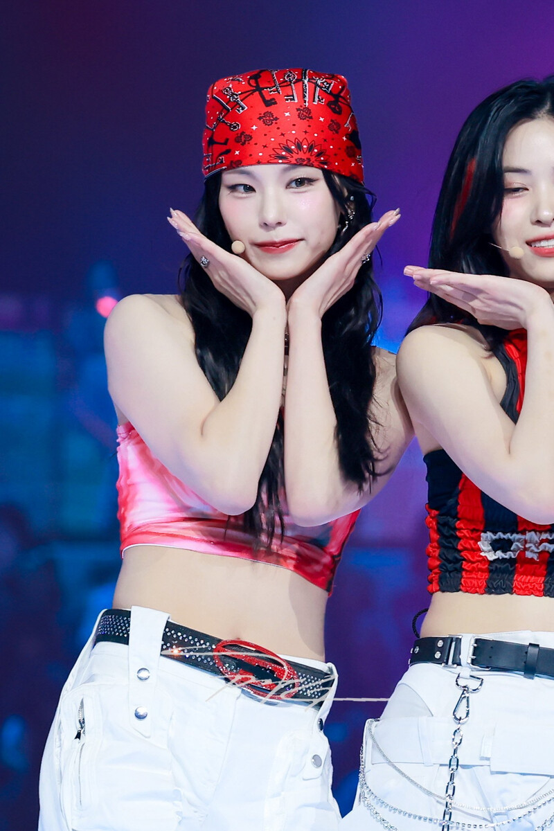 240602 ITZY Yeji - K-Wave Concert Inkigayo documents 1