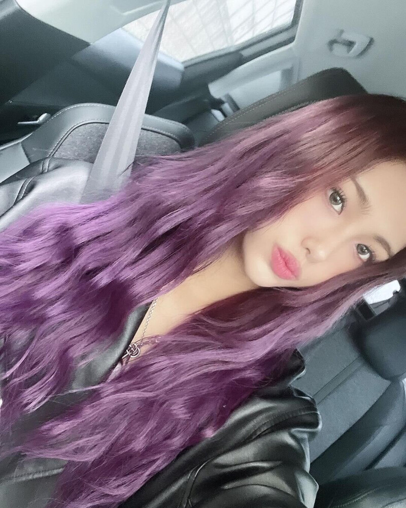 240418 EVERGLOW Aisha Instagram Update documents 1