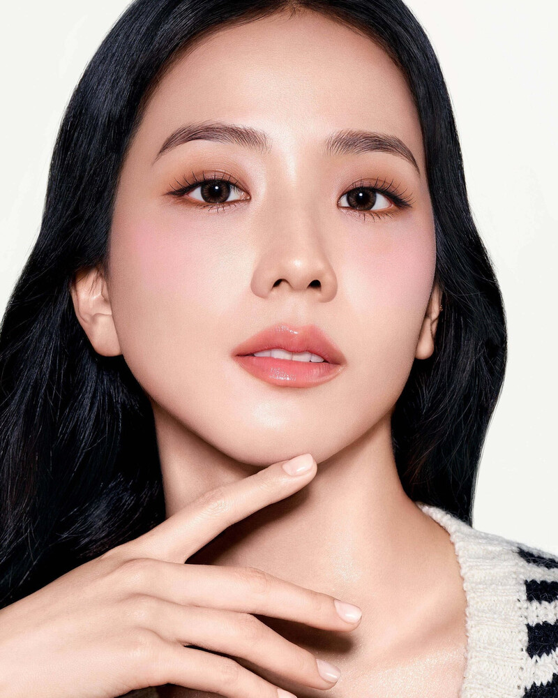 JISOO for The Dior Makeup lookbook by Peter Philips documents 1