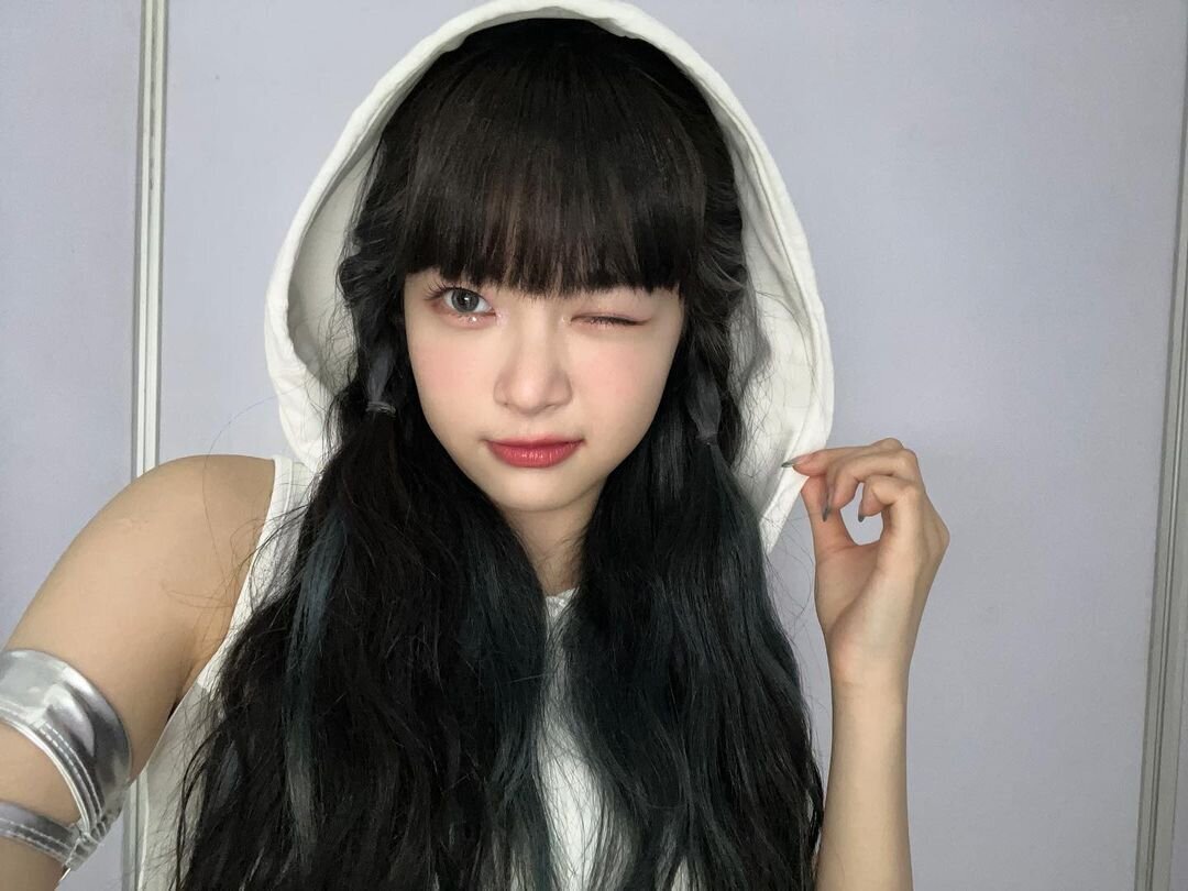 230108 LE SSERAFIM Eunchae Instagram Update | kpopping