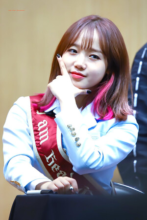 190519 Weki Meki Yoojung at 'LOCK END LOL' Dongdaemun Fansign