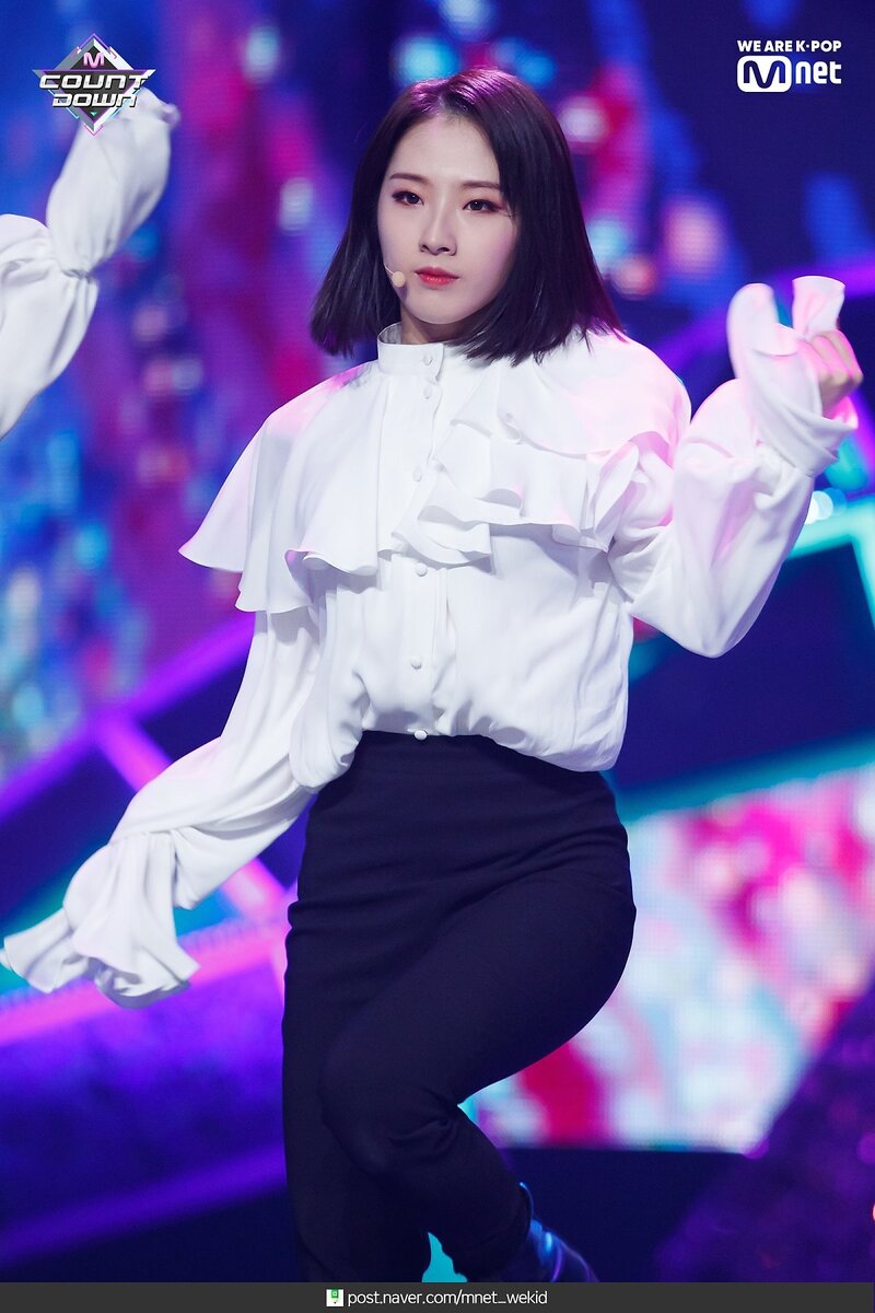 190221 LOONA - 'Butterfly' at M COUNTDOWN documents 8