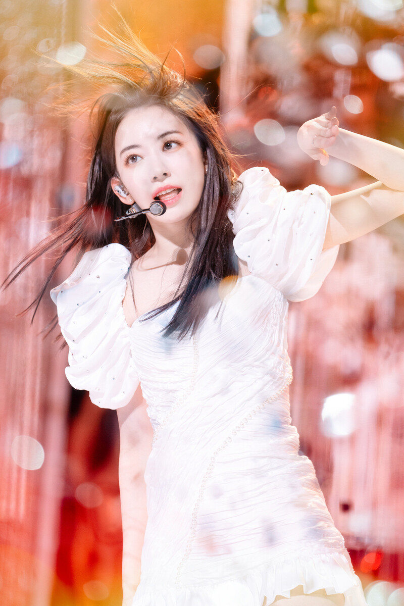 220508 LE SSERAFIM Sakura - 'FEARLESS' at Inkigayo documents 4