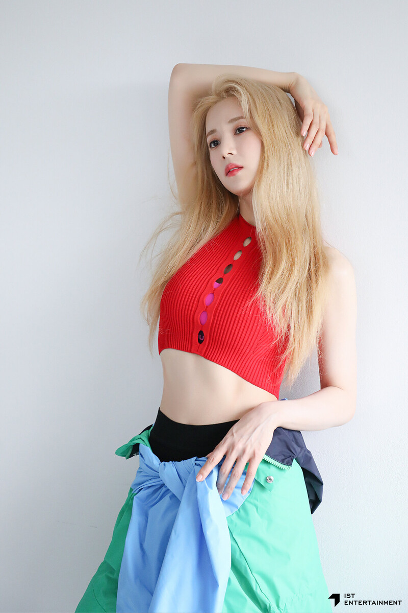 220622 IST Naver - Apink Chorong - Pilates S Photoshoot Behind documents 4
