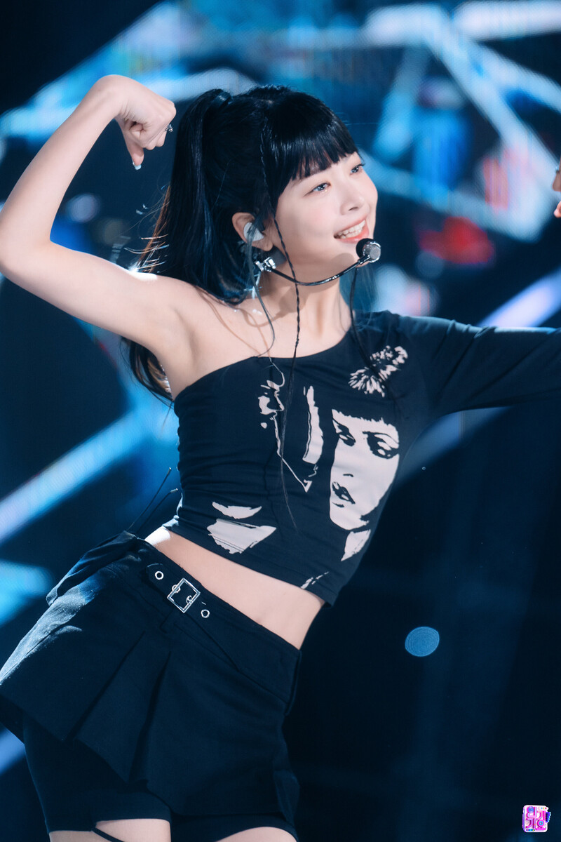 221106 LE SSERAFIM Eunchae - 'ANTIFRAGILE' at Inkigayo documents 4