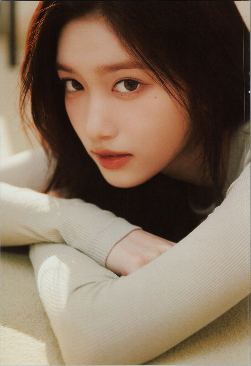 IVE - Mini Album 'I'VE MINE' (Scans) documents 5