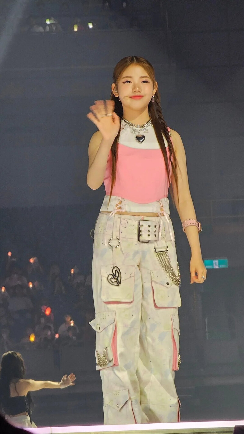 Yoona at the Kaohsiung K-Mega Concert documents 3