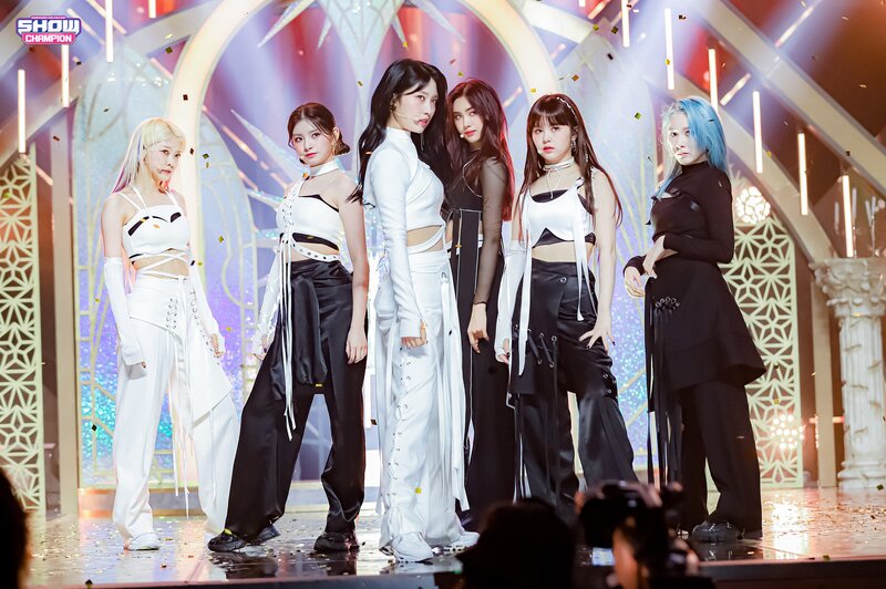210602 EVERGLOW - 'FIRST' at Show Champion documents 1