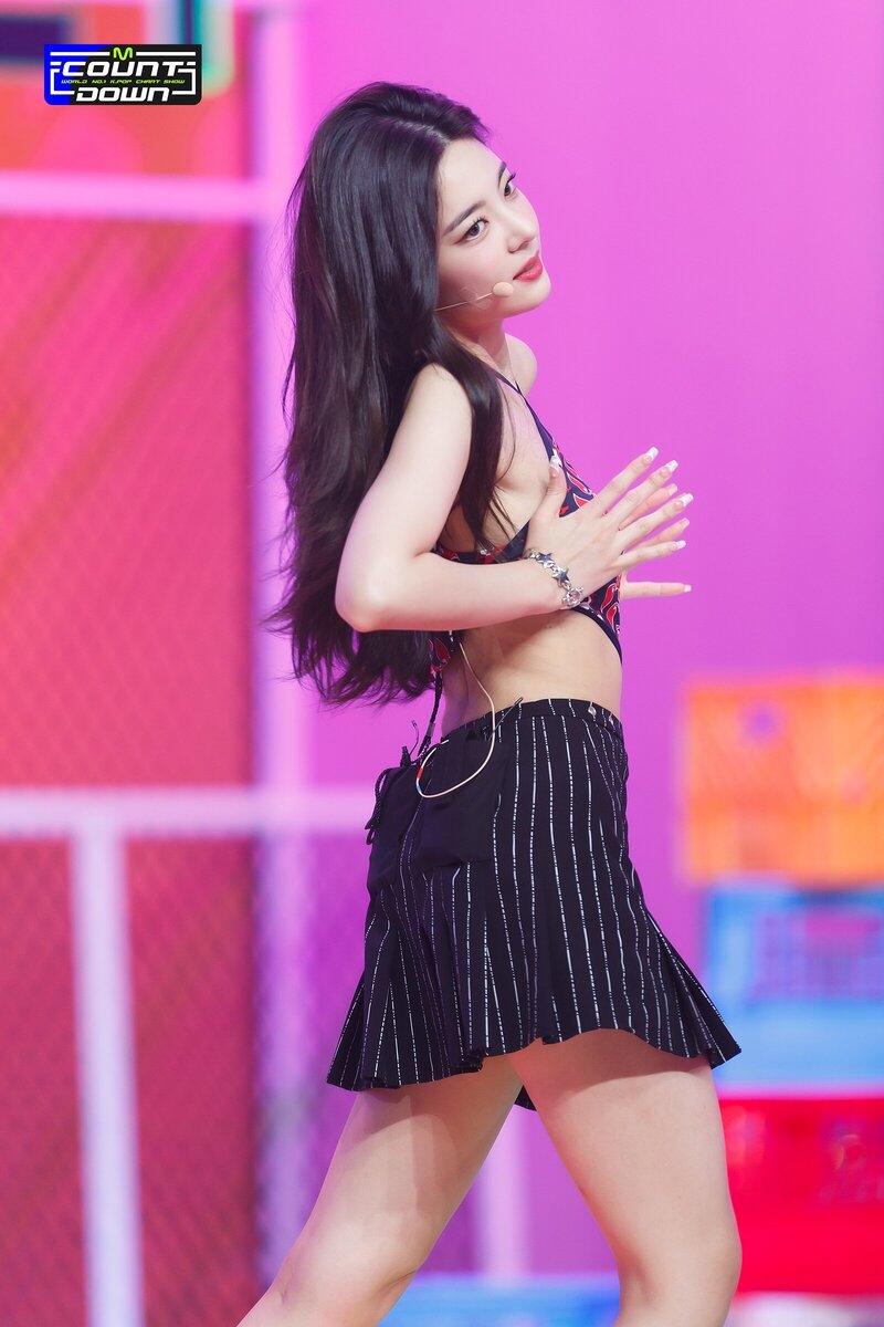 220721 ITZY Lia - 'SNEAKERS' at M Countdown documents 1