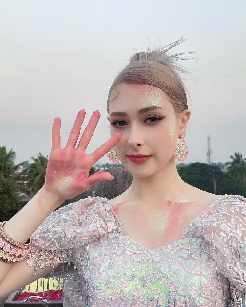 230519 BLACKSWAN Gabi Instagram Update documents 2