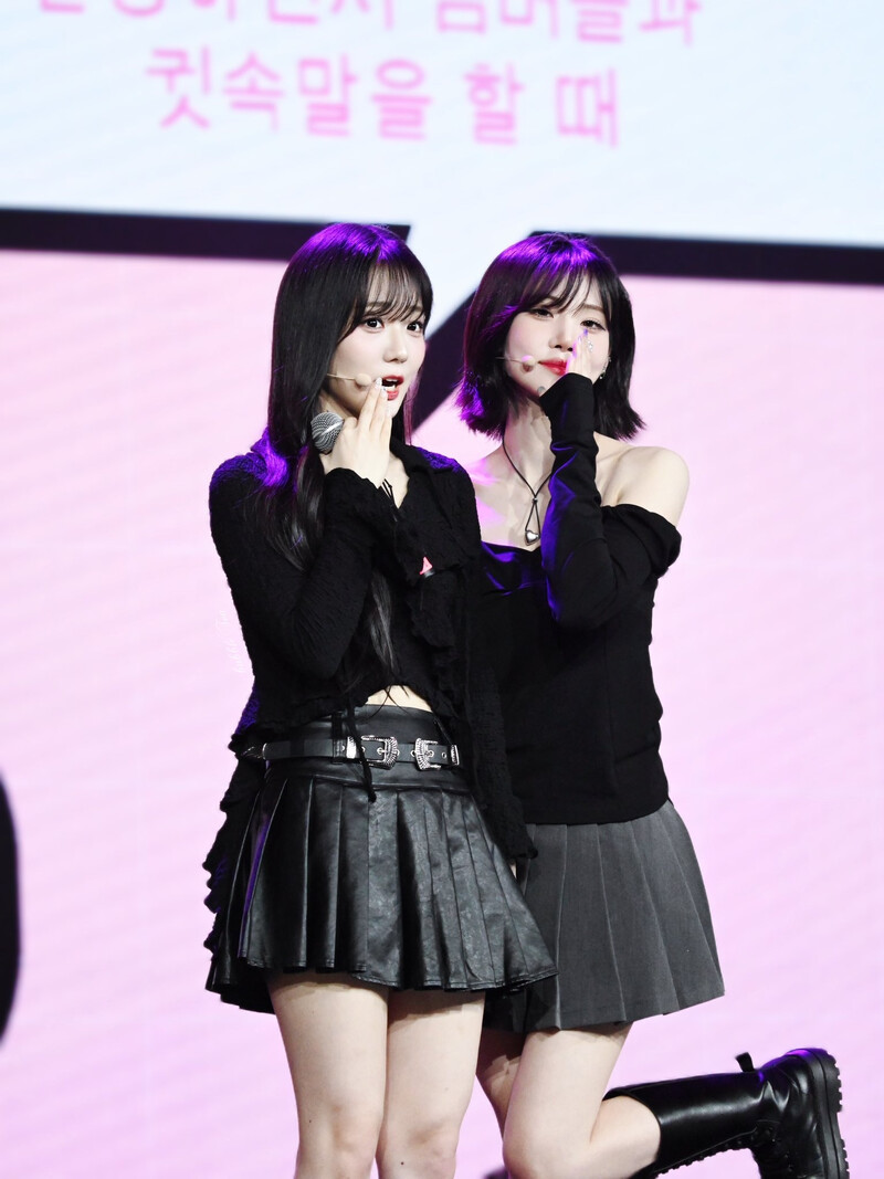 241123 tripleS Xinyu, NaKyoung, SoHyun & SeoYeon at Macau Fanmeeting documents 2