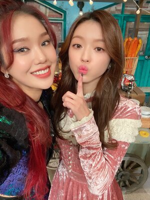 220106 OH MY GIRL Twitter Update - Yooa & Mimi