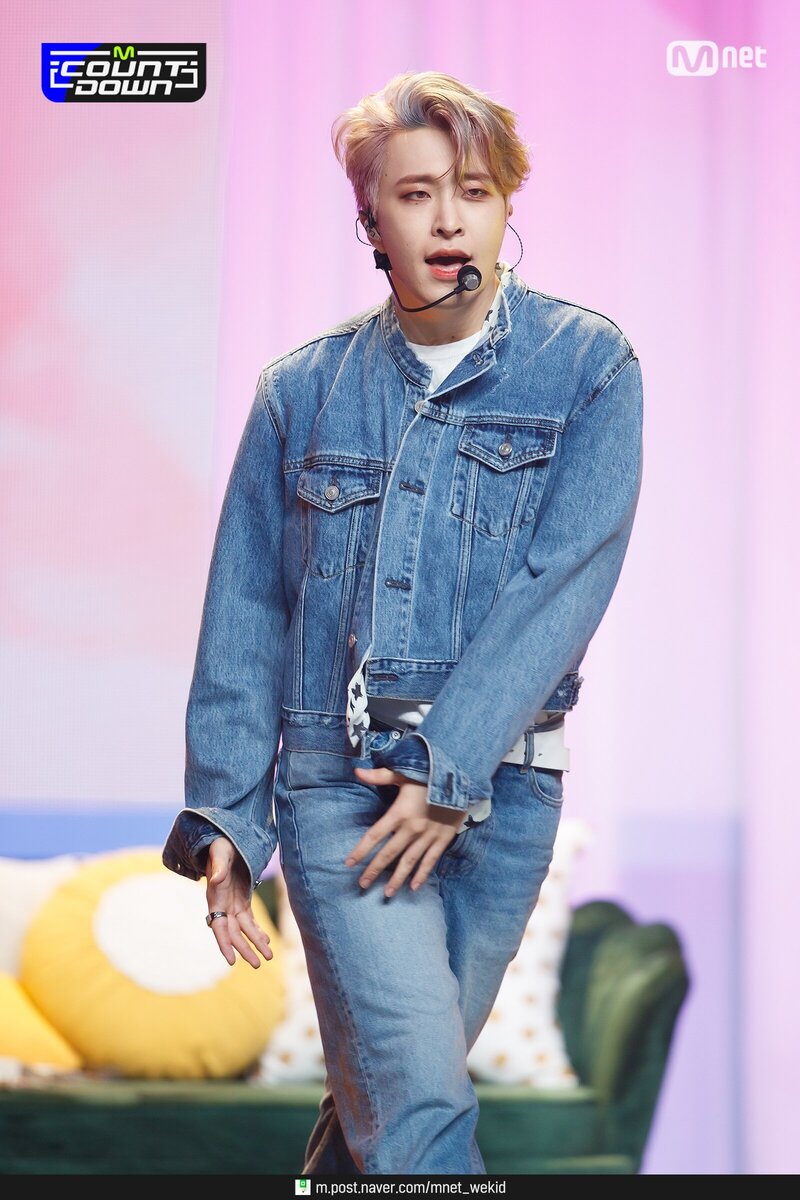 211007 Youngjae - 'Vibin' at M Countdown documents 15