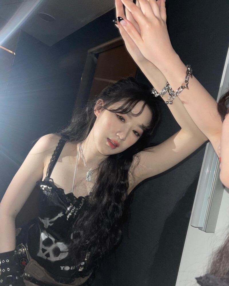 220404 (G)I-DLE Shuhua Instagram Update documents 5