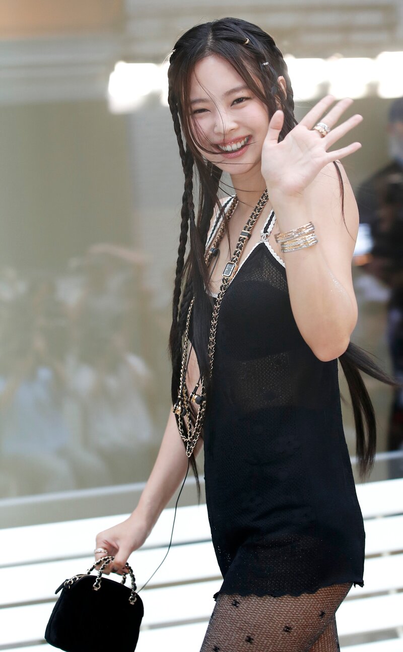 240703 Jennie - CHANEL Coco Crush Pop-up Ppening Party in Seoul documents 6