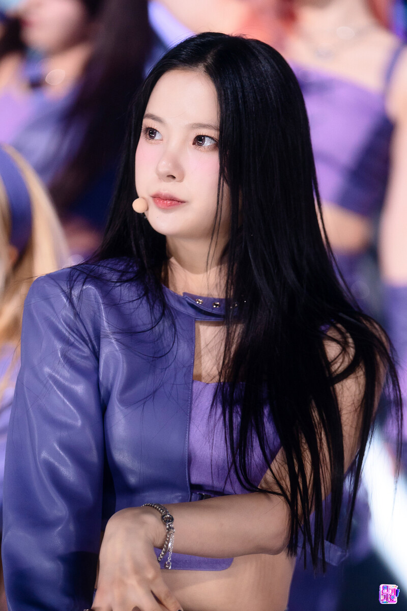 221106 Kep1er Yujin - ‘We Fresh’ at Inkigayo documents 8