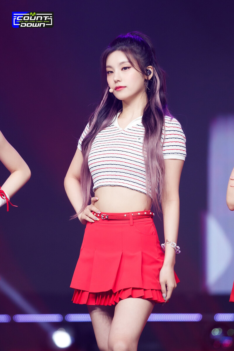 220728 ITZY Yeji - 'SNEAKERS' at M Countdown documents 3