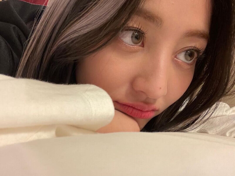 221008 TWICE Jihyo Instagram Update documents 2