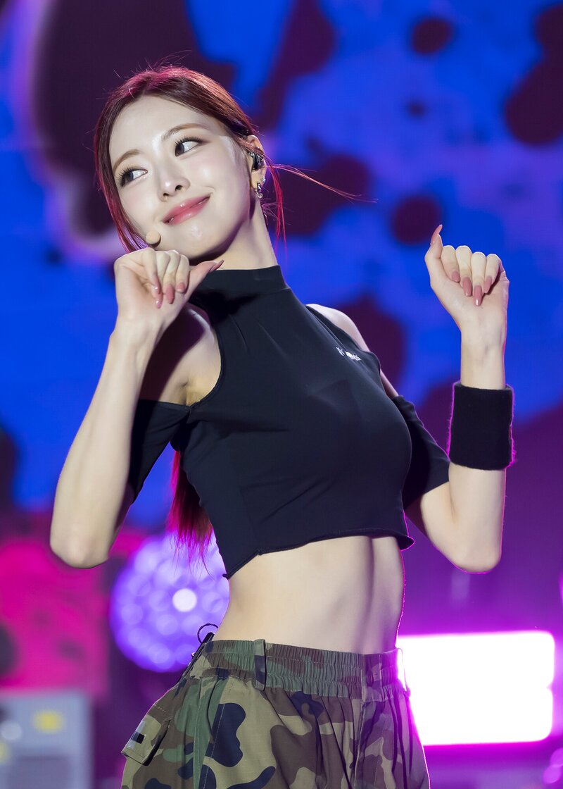 231011 ITZY Yuna at 2024 Gangwon Winter Youth Olympic Games documents 8