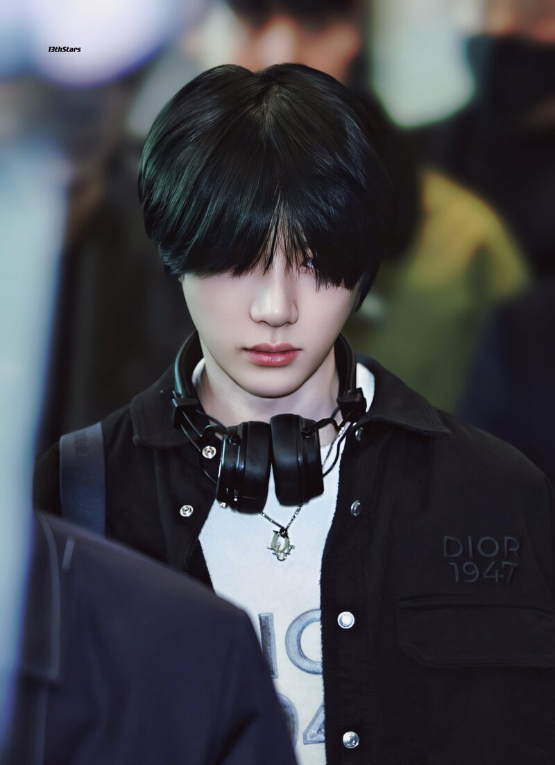 240117 TXT Beomgyu at Incheon International Airport documents 4