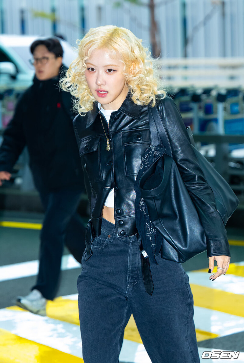 241120 ROSÉ at Incheon Airport - MAMA Awards documents 2