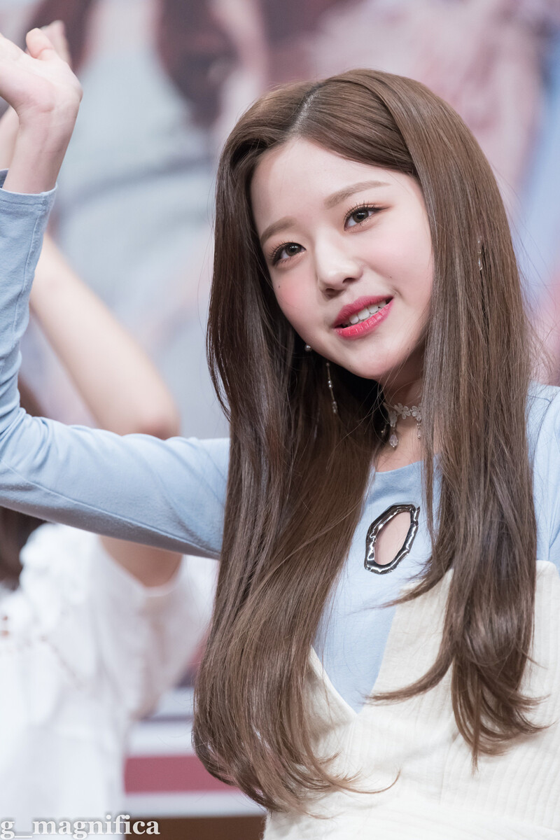 181117 IZ*ONE Wonyoung at Fansign documents 20