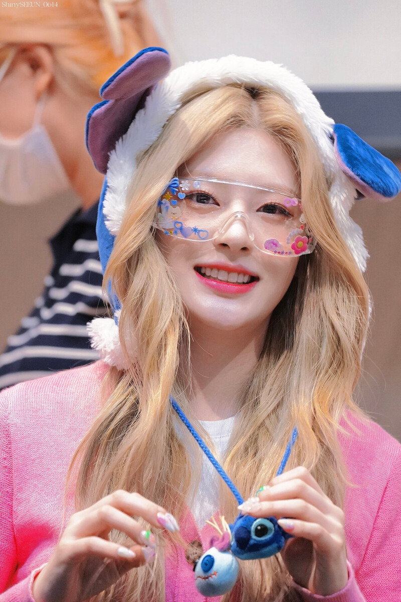 220807 STAYC Seeun - Apple Music Fansign documents 8