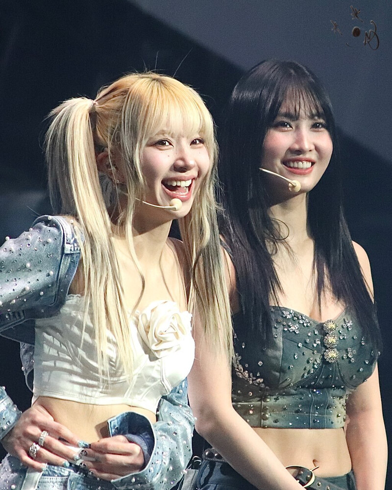 230502 TWICE Momo & Chaeyoung - ‘READY TO BE’ World Tour in Sydney Day 1 documents 1