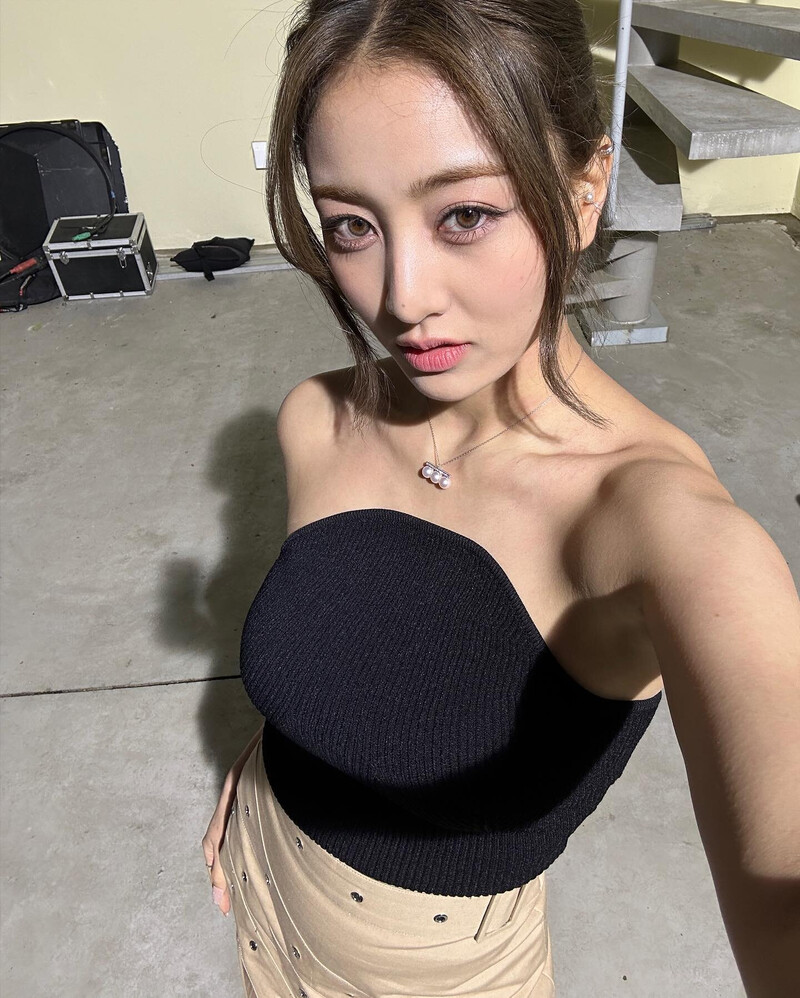 230810 - JIHYO Instagram Update documents 15