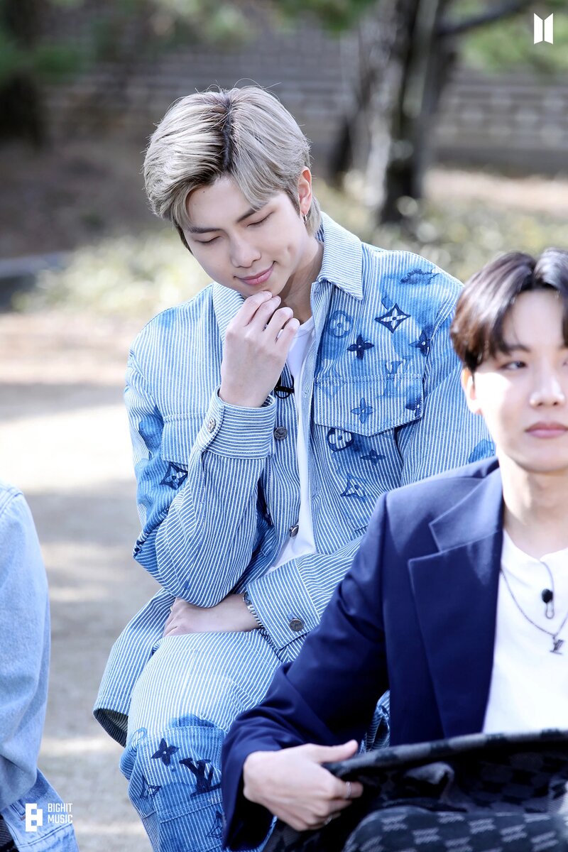 210418 BTS on You Quiz on the Block Behind the Scenes | Naver Update documents 11
