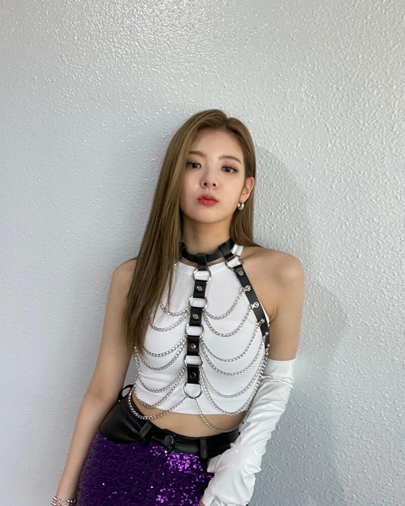 210515 ITZY Instagram Update - Lia documents 11