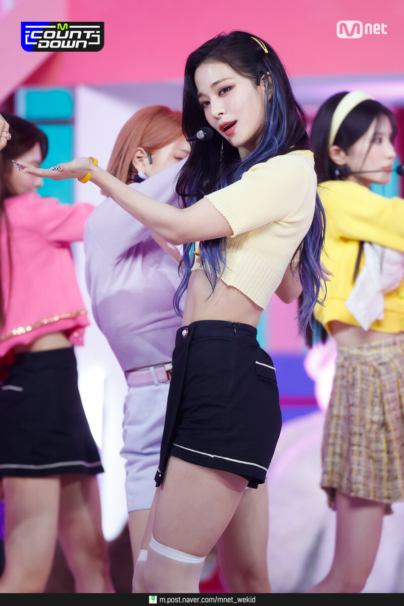 210902 fromis_9 - 'Talk & Talk' at M Countdown documents 14