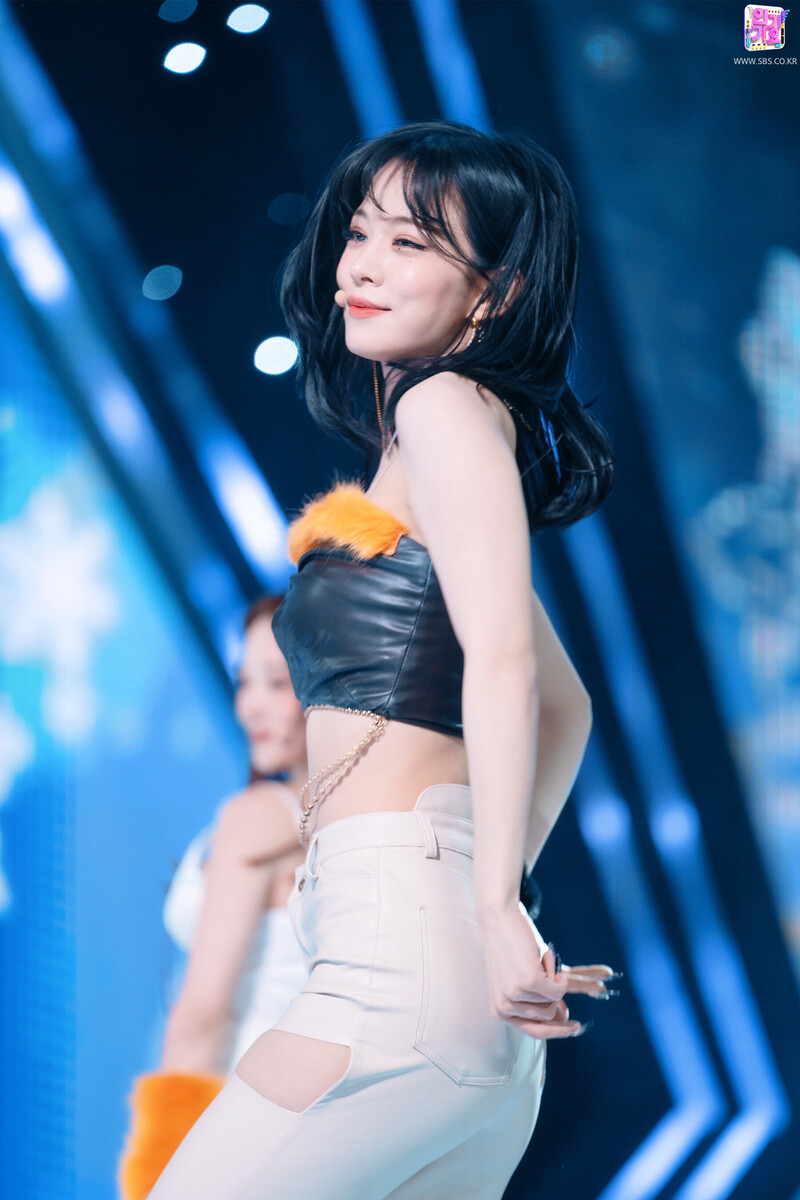 220130 fromis_9 Chaeyoung - 'DM' at Inkigayo documents 10