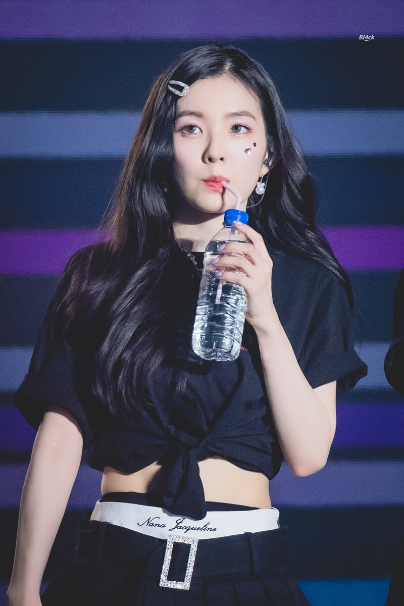 230402 Red Velvet Irene - 'R to V' Concert in Seoul Day 2 documents 6