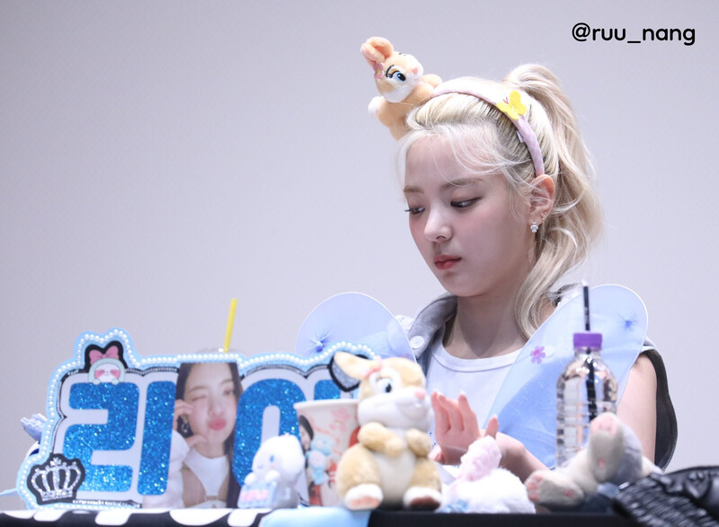 230826 ITZY Lia - Soundwave Fansign documents 6