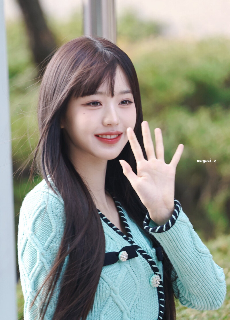 231027 IVE's Wonyoung heading to Music Bank | kpopping