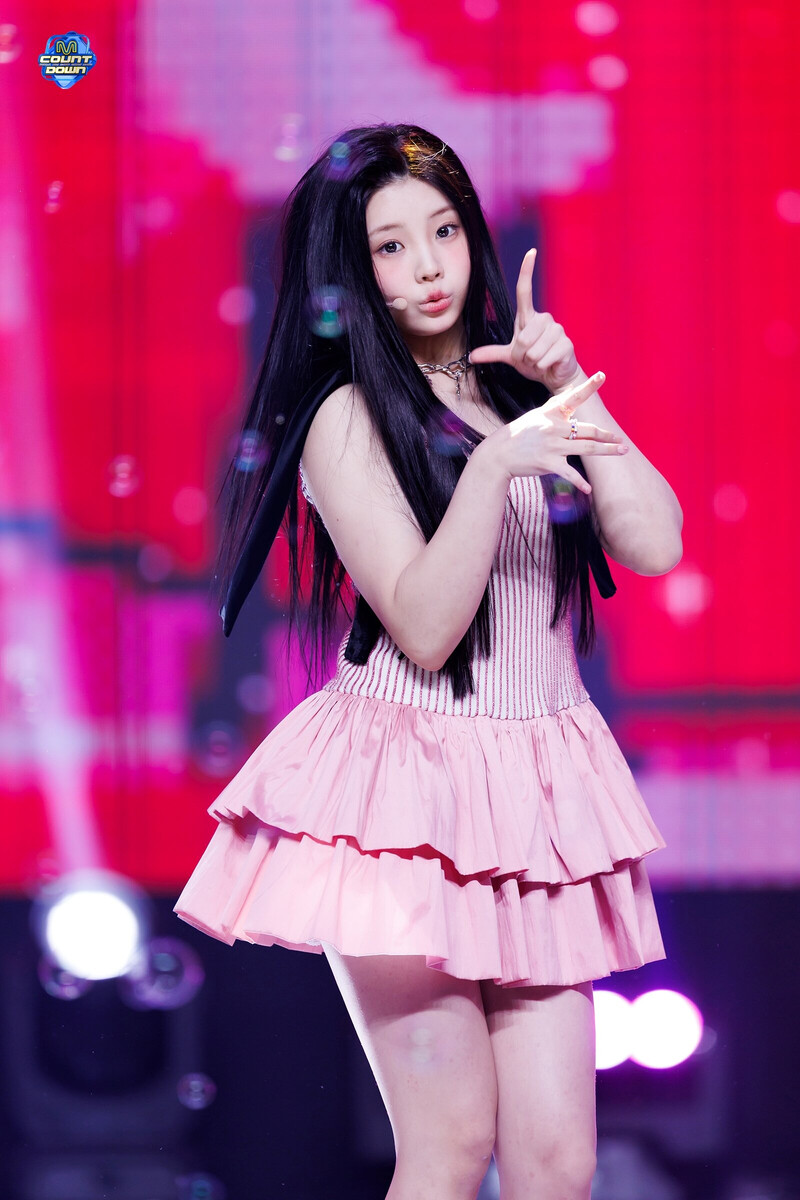 240404 ILLIT Wonhee - 'Magnetic' at M COUNTDOWN documents 2