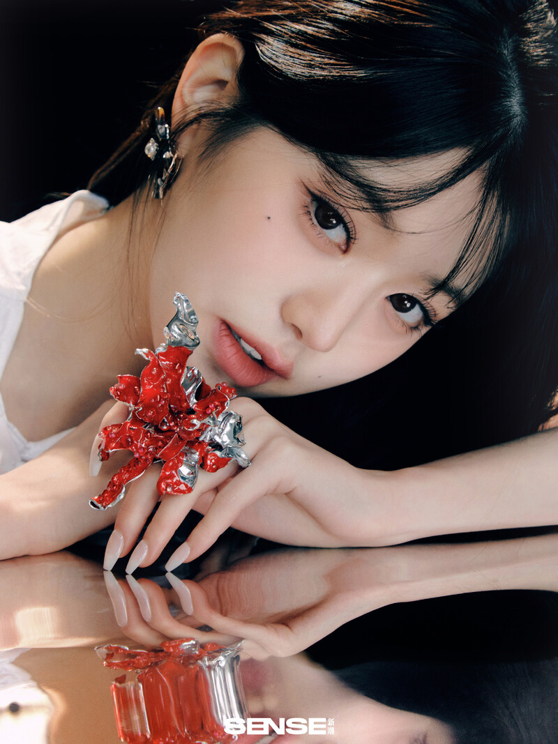 WONYOUNG for SENSE Magazie December 2024 Issue documents 4