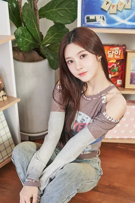 240308 WAKEONE Naver Post - Kep1er Dayeon - Kep1erving (Board Game Club) Behind