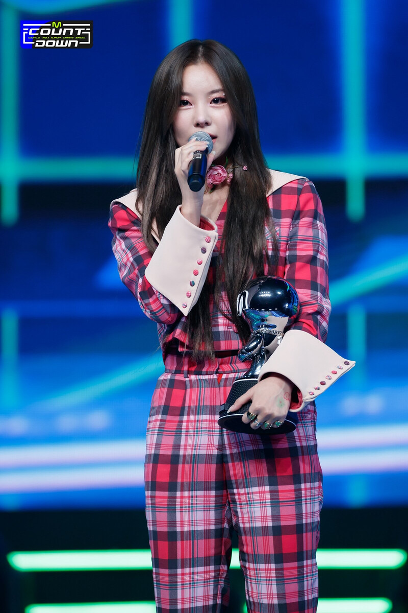 220127 Whee In - 'Make Me Happy' at M COUNTDOWN documents 7