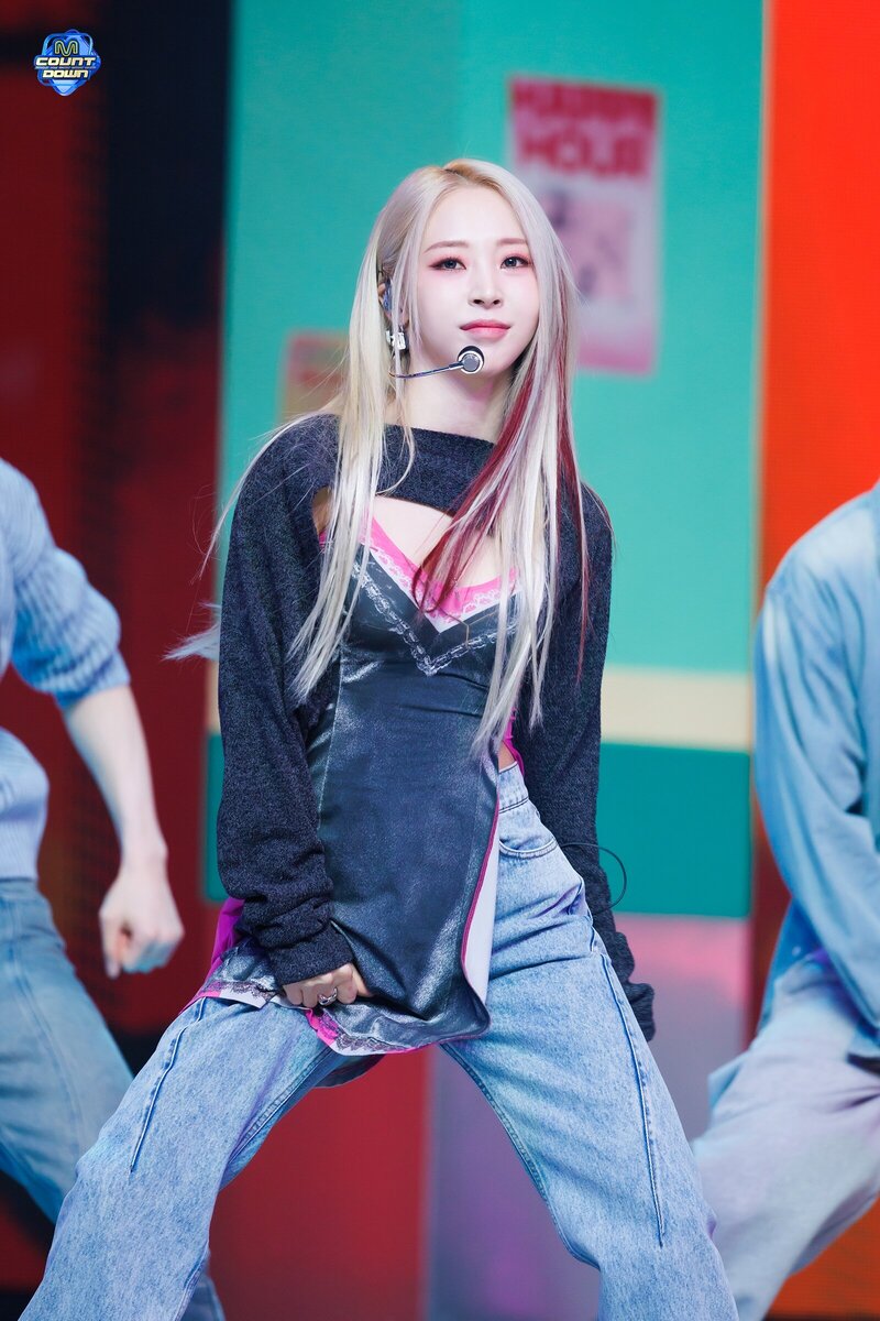 240208 Moon Byul - 'TOUCHIN&MOVIN' at M Countdown documents 8