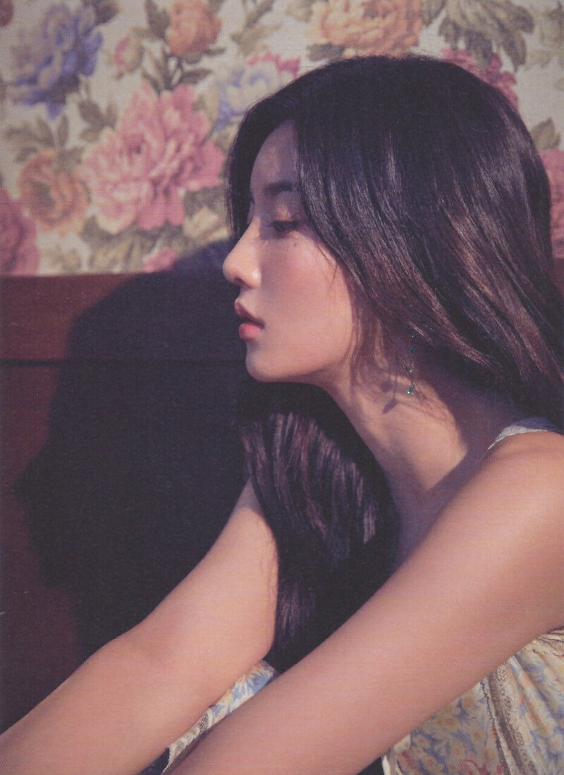 Kwon Eunbi - The First Photobook 'Silver Rain' (Scans) documents 19