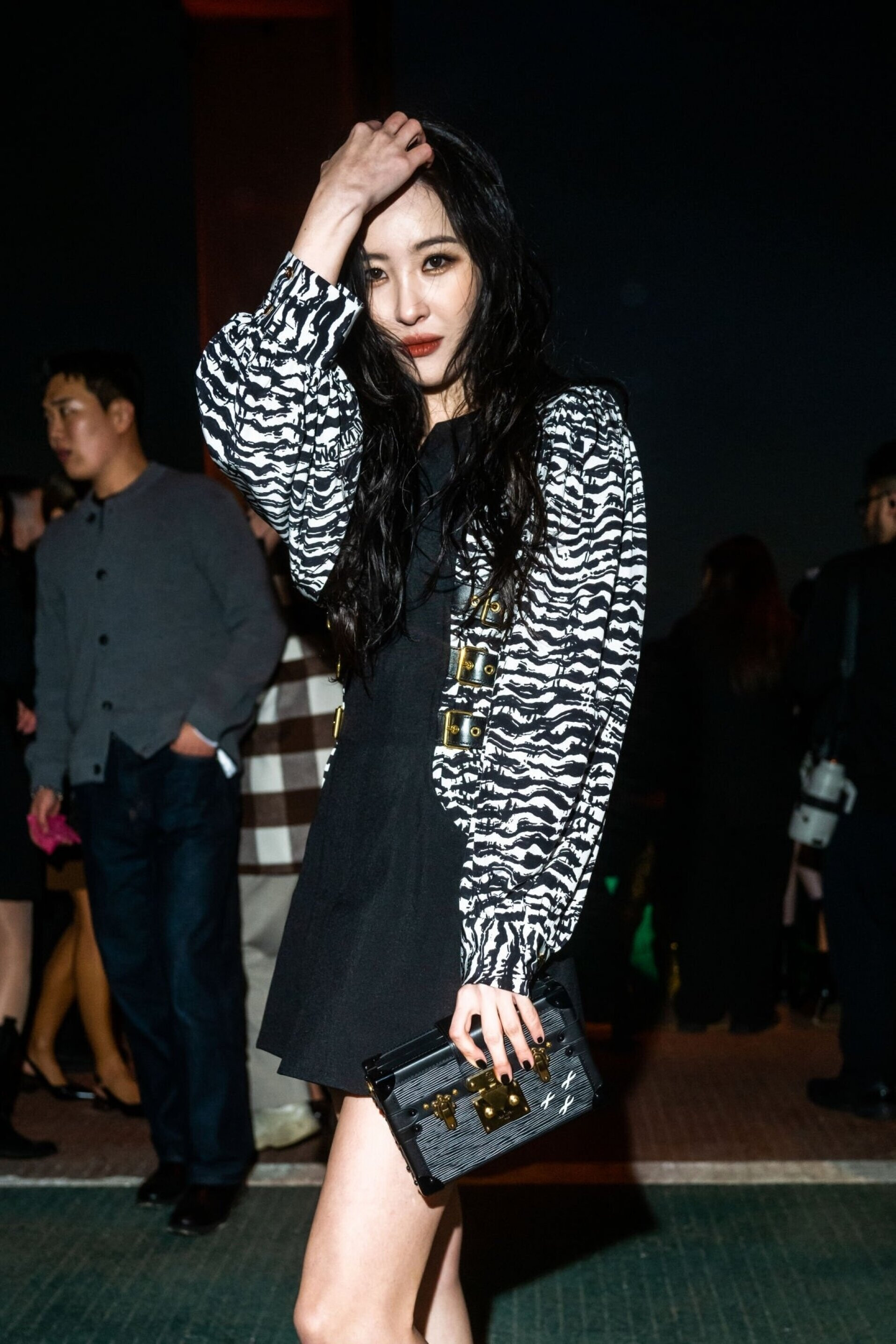 Sunmi Gets Ready For The Louis Vuitton Show in Seoul