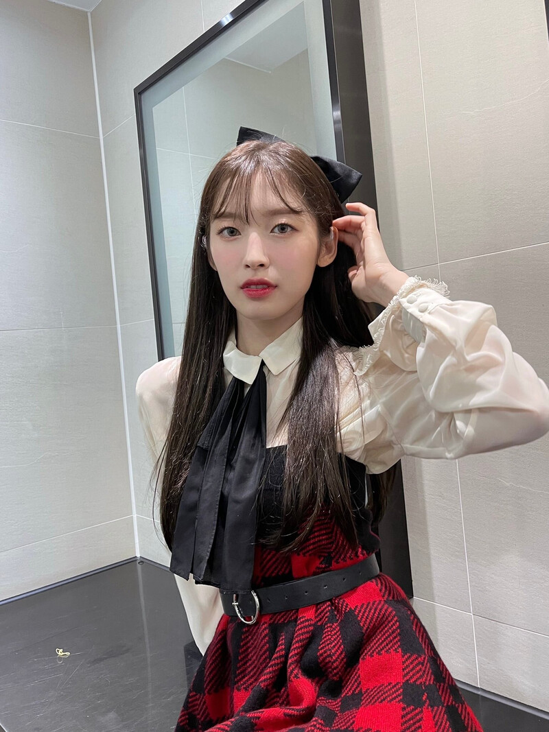 210924 OH MY GIRL Twitter Update - Arin documents 2