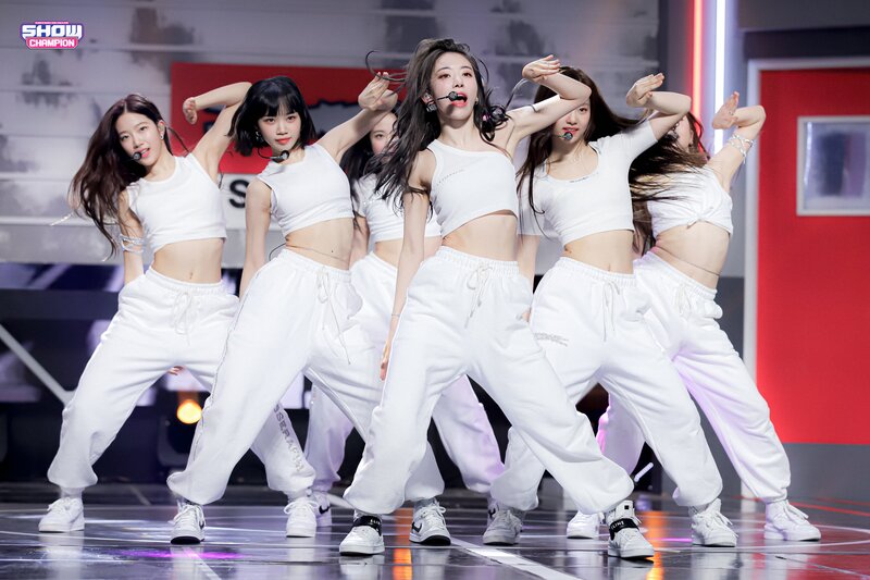 220511 LE SSERAFIM - 'Fearless' at Show Champion documents 1